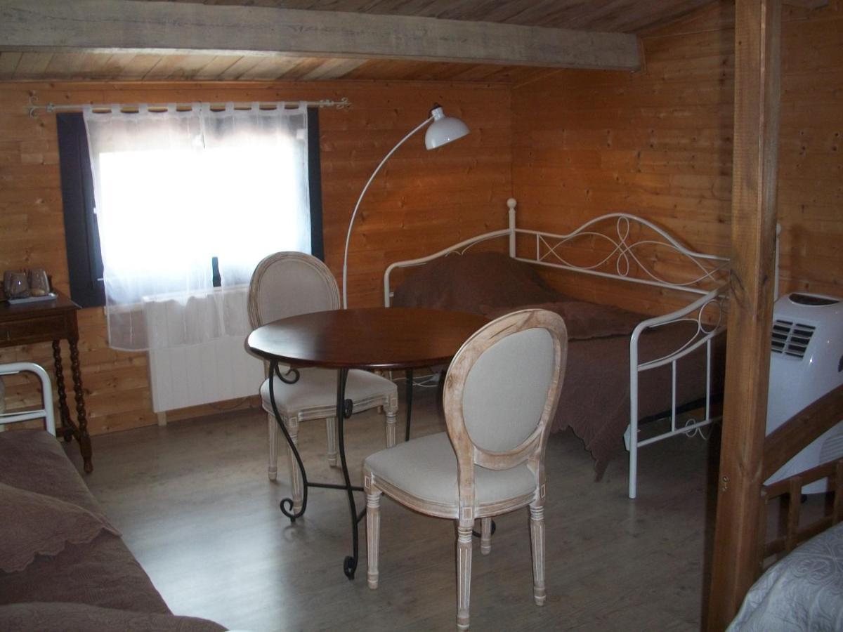 Отель Le Pre Joli Beaugas Экстерьер фото